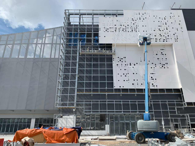 Installation of aluminum solid panels (2) Instalación de paneles macizos de aluminio (2)