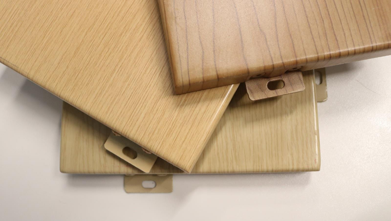 revestimiento de fachada de aluminio aspecto madera